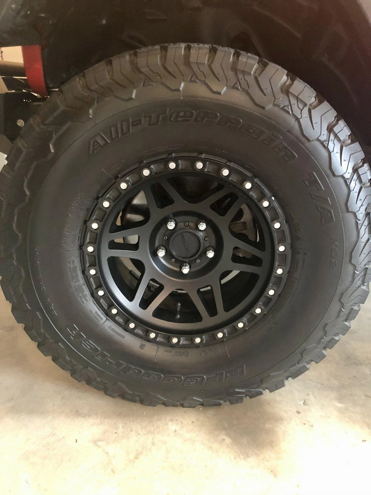 Jeep Wrangler JL Tuff shine tire kit 0004AC49-8E14-422B-A1E1-E9224752AB9F