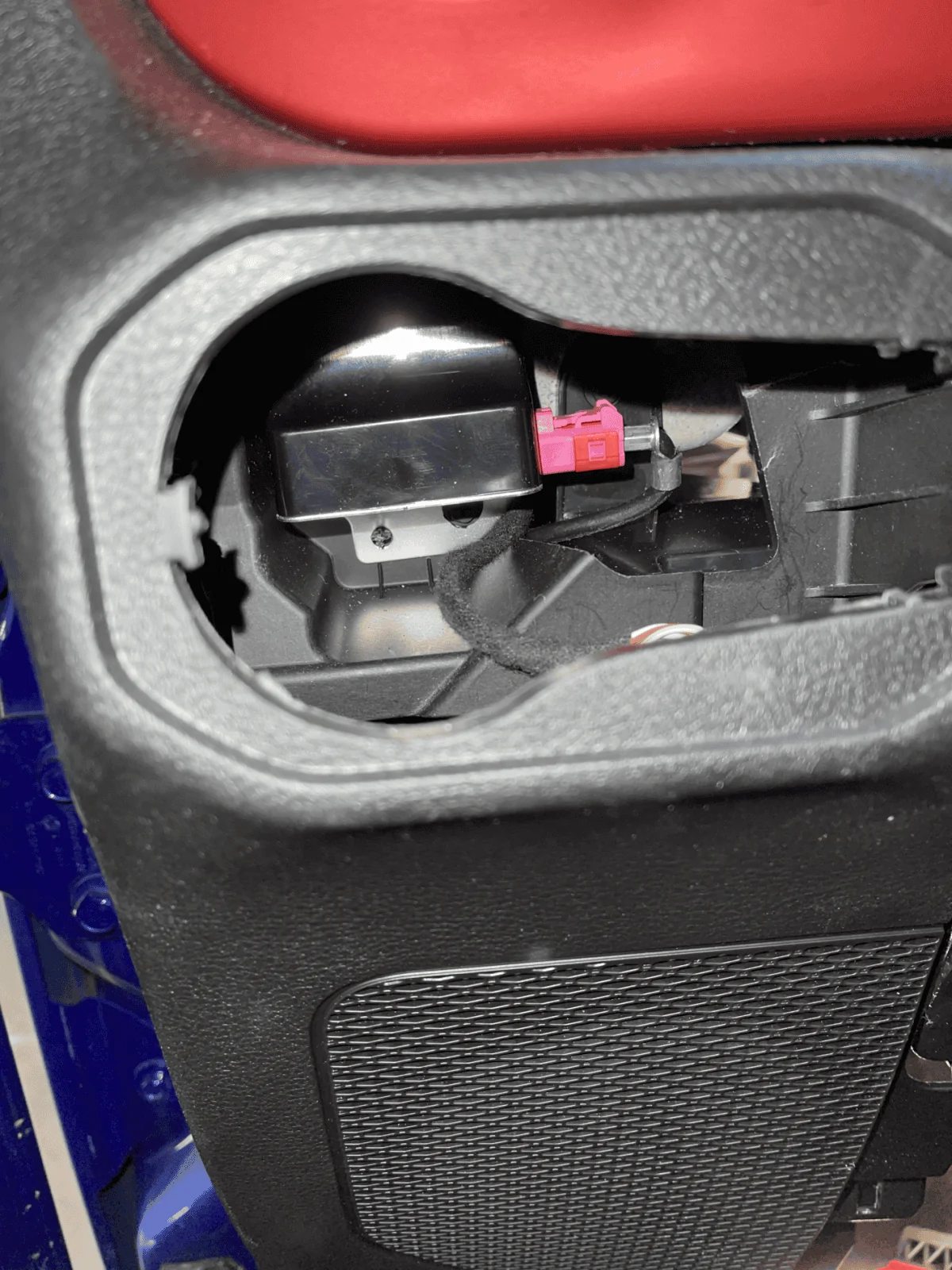 Jeep Wrangler JL Adding an Aftermarket Amp(s) Rubicon with 8-Alpin