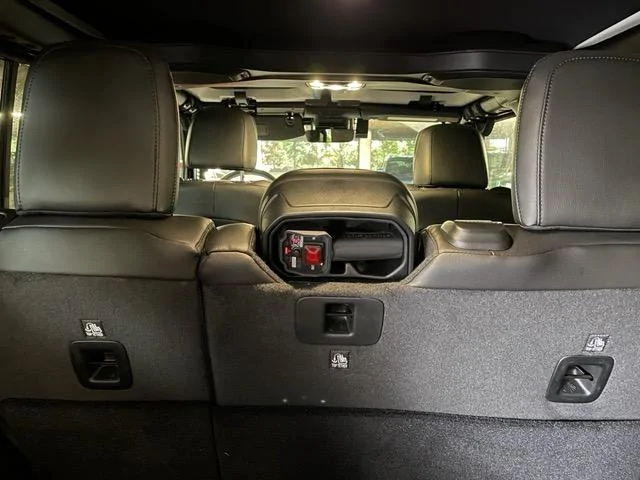 Jeep Wrangler JL Factory built in winch remote holder IMG_9713