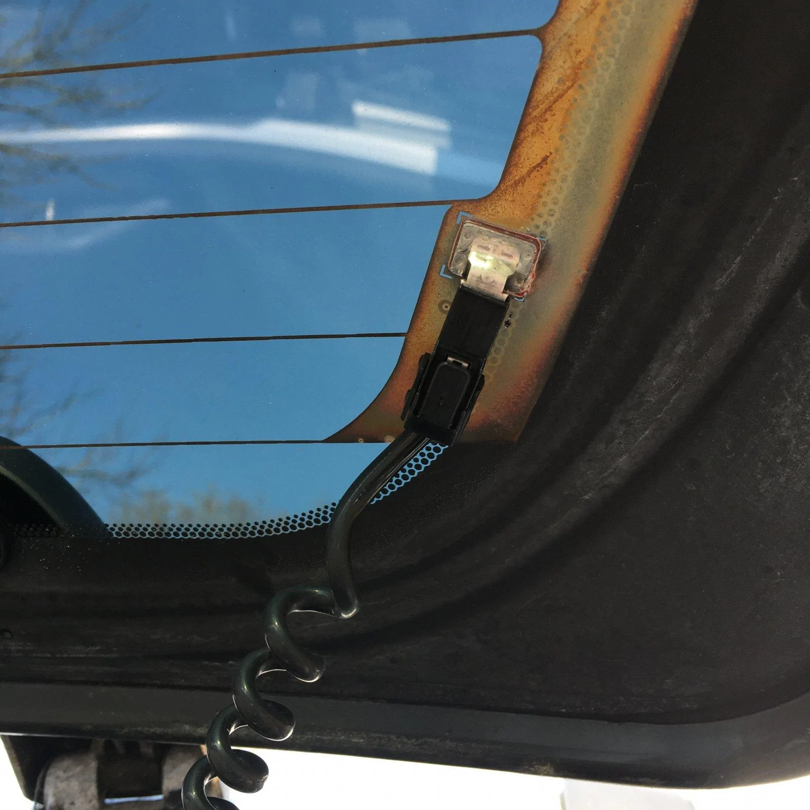 Jeep Wrangler JL Another Failed Rear Defroster...Different Solution? IMG_3334