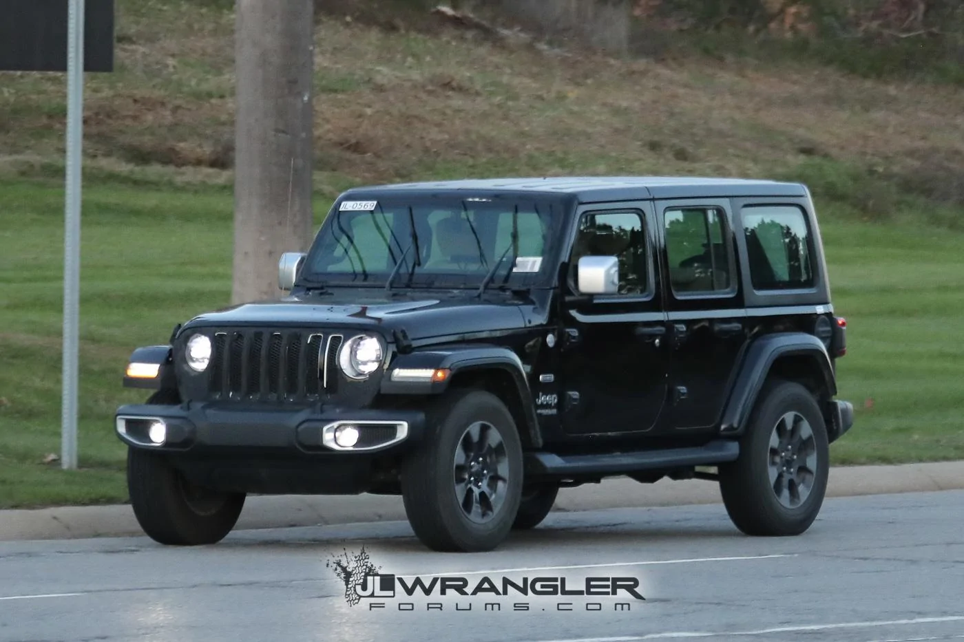 Jeep Wrangler JL Rubicon, Sahara, Sport and Overland JL Wranglers Spotted in Multiple Colors Overland_Unlimited_001
