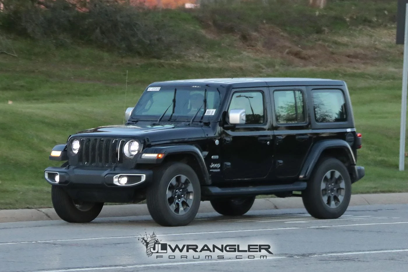 Jeep Wrangler JL Rubicon, Sahara, Sport and Overland JL Wranglers Spotted in Multiple Colors Overland_Unlimited_002
