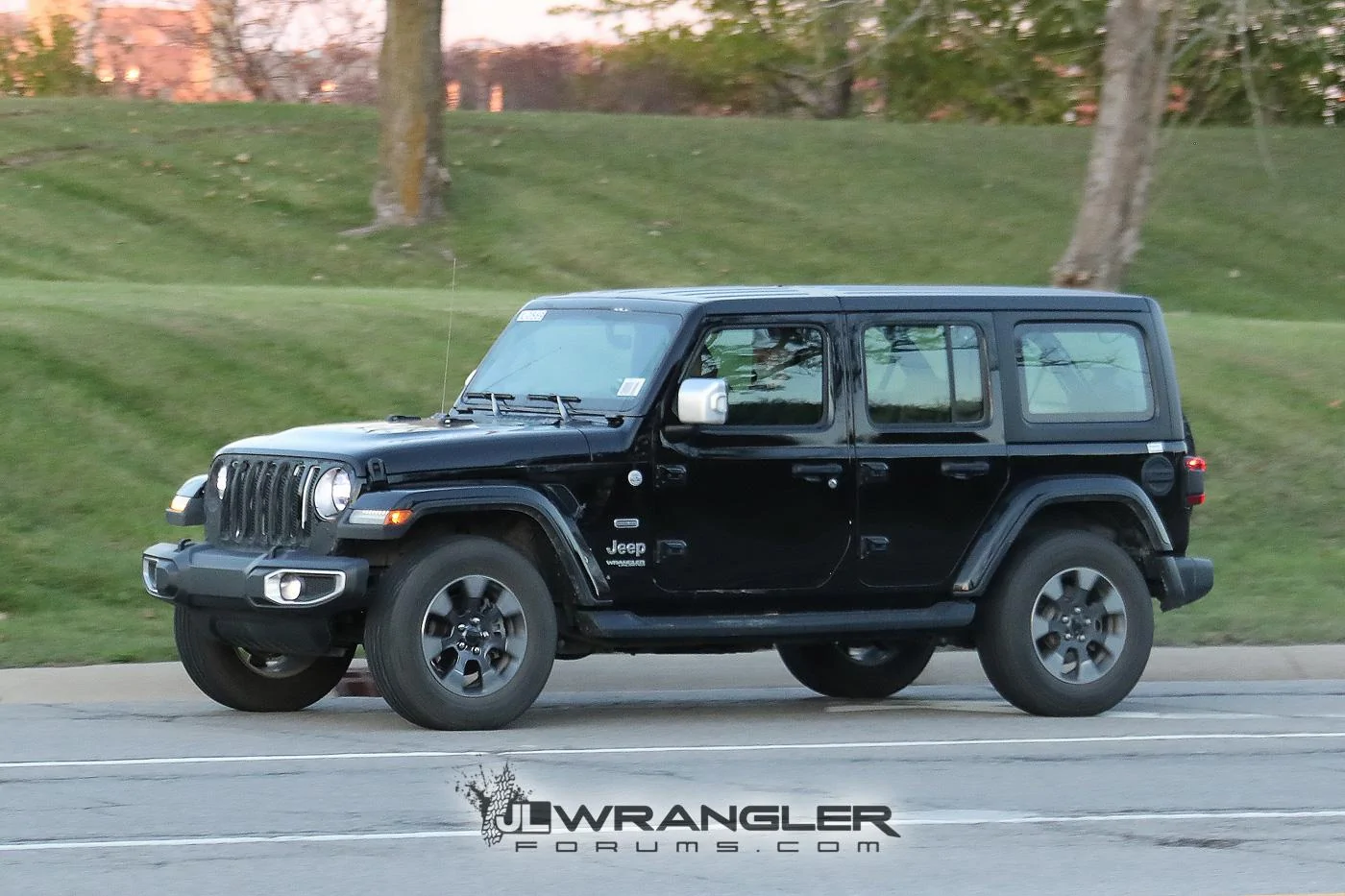 Jeep Wrangler JL Rubicon, Sahara, Sport and Overland JL Wranglers Spotted in Multiple Colors Overland_Unlimited_003