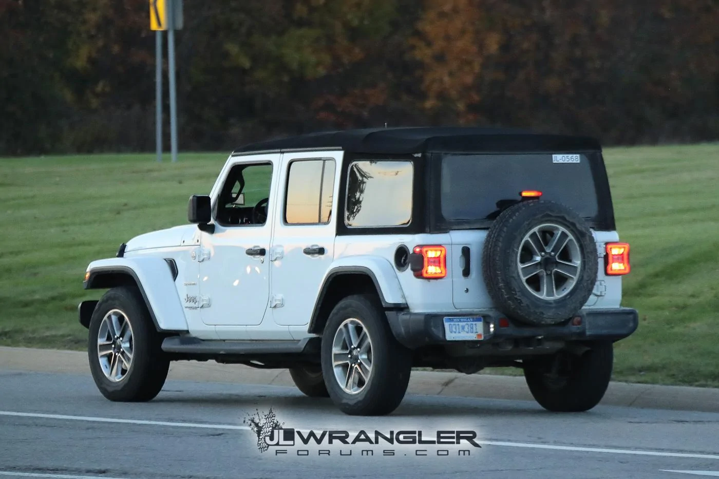 Jeep Wrangler JL Rubicon, Sahara, Sport and Overland JL Wranglers Spotted in Multiple Colors Sahara_Unlimited_Softtop_007