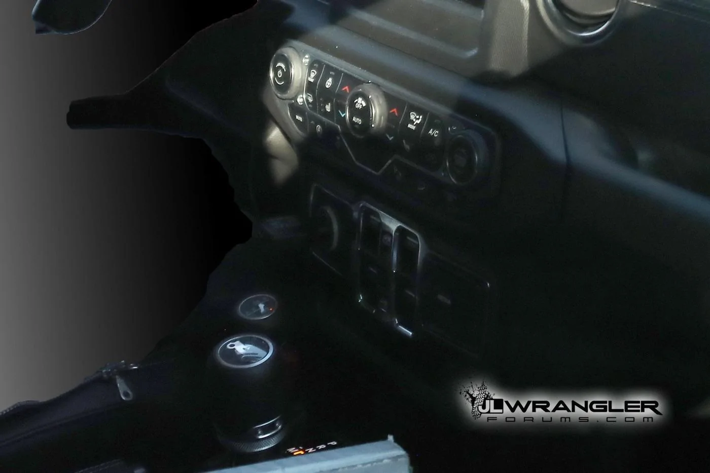 Jeep Wrangler JL Rubicon, Sahara, Sport and Overland JL Wranglers Spotted in Multiple Colors Wrangler_Overland_003