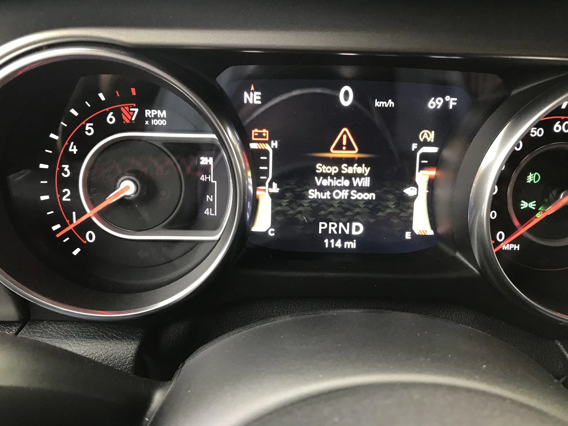 Jeep Wrangler JL Battery Level Charging Low cel3dNBETyyhP0pMaYRvc