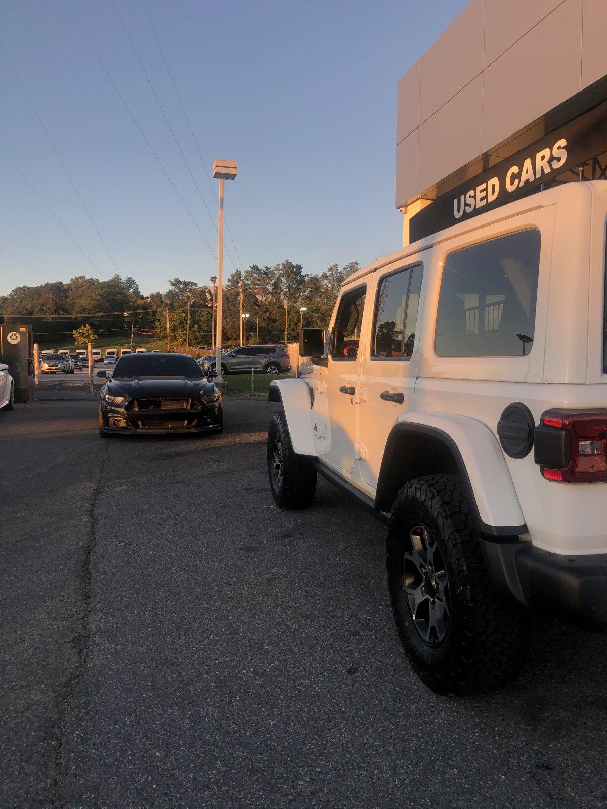 Jeep Wrangler JL '21 Bright White JLUR 6509D797-33C9-4A73-972E-F58033AE2484
