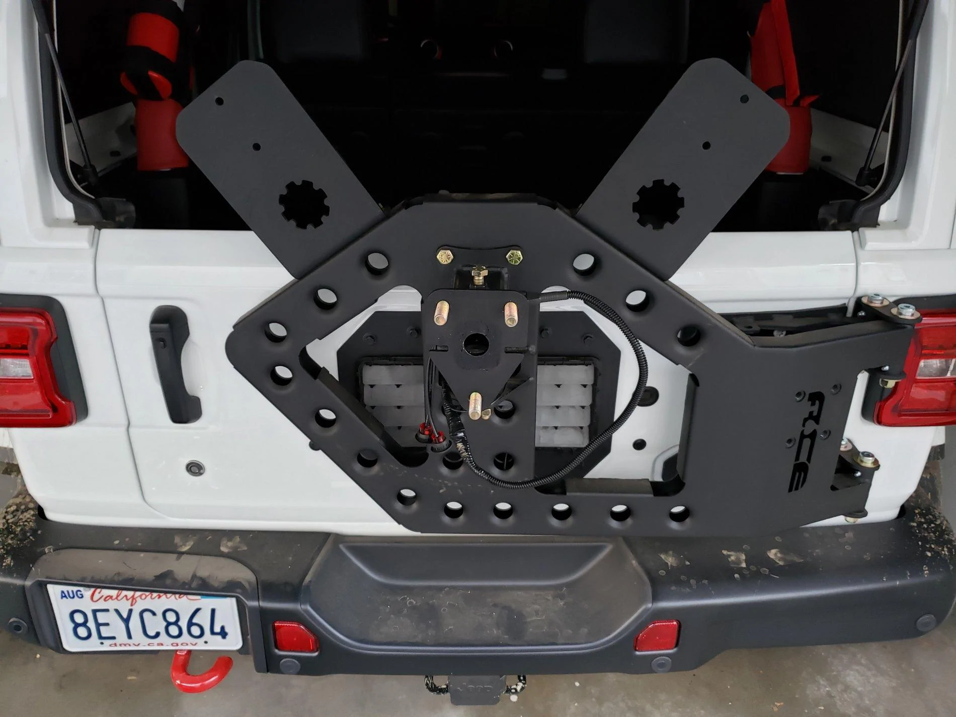 Jeep Wrangler JL Rattle- Ace Engineering Stand Alone Tire Carrier 6 - 20190419_190427