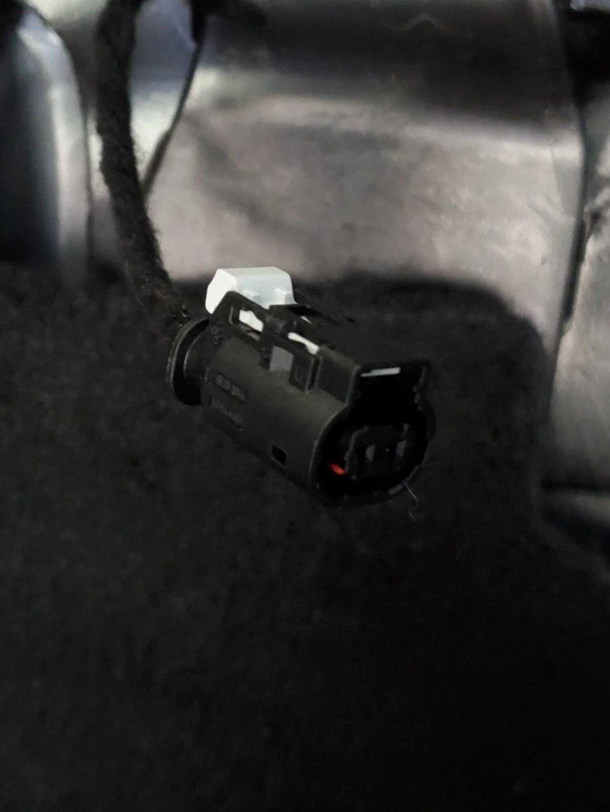 Jeep Wrangler JL Plug under drivers seat 20201224_184208