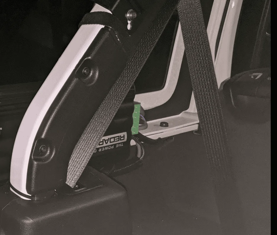 Jeep Wrangler JL 4ga cable from battery to trunk through frame? Ground? 1609269643124