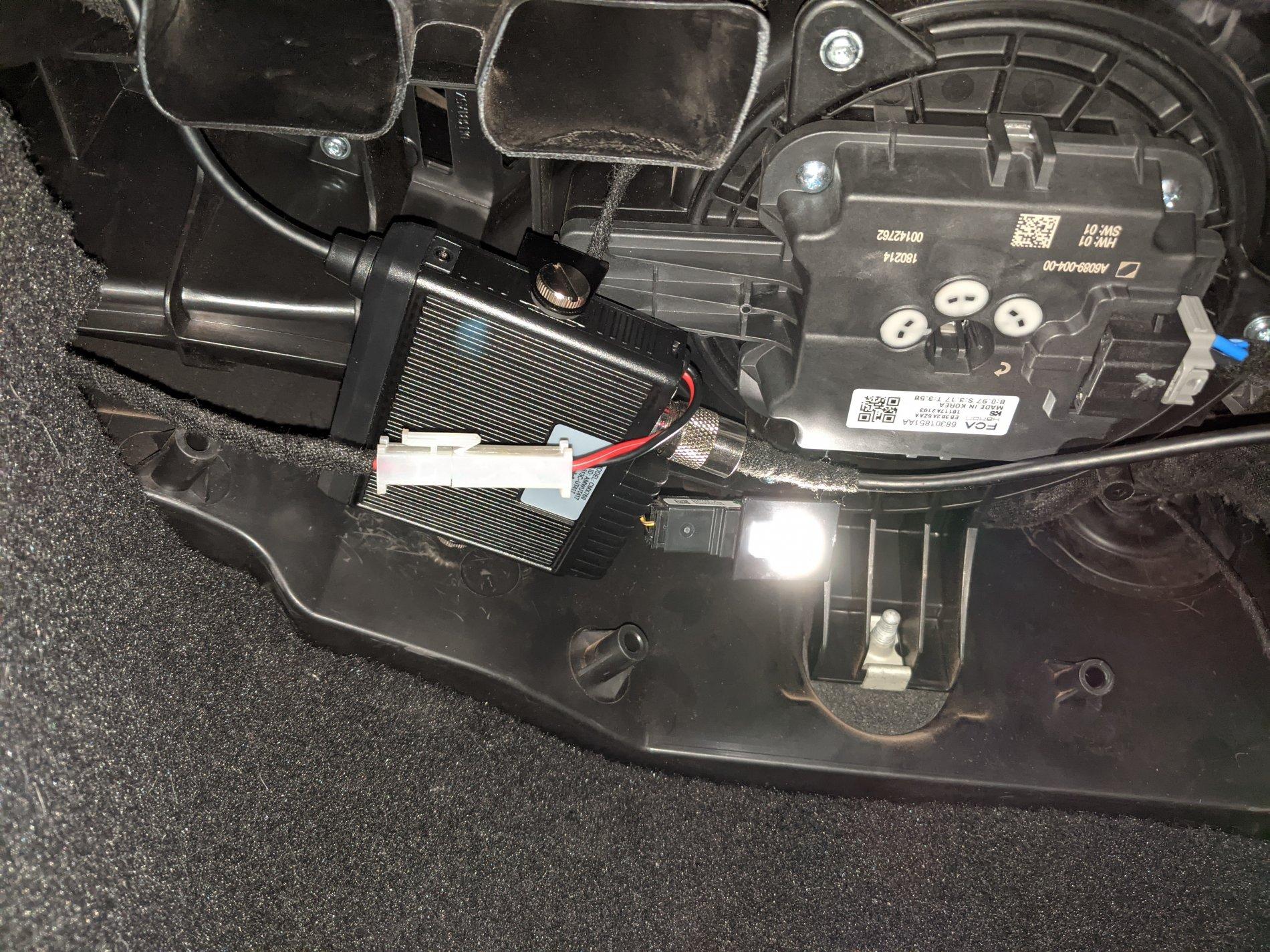 Jeep Wrangler JL Plug and Play CB Radio Kit 24878295-FC51-471E-93CD-BF50E67087DC