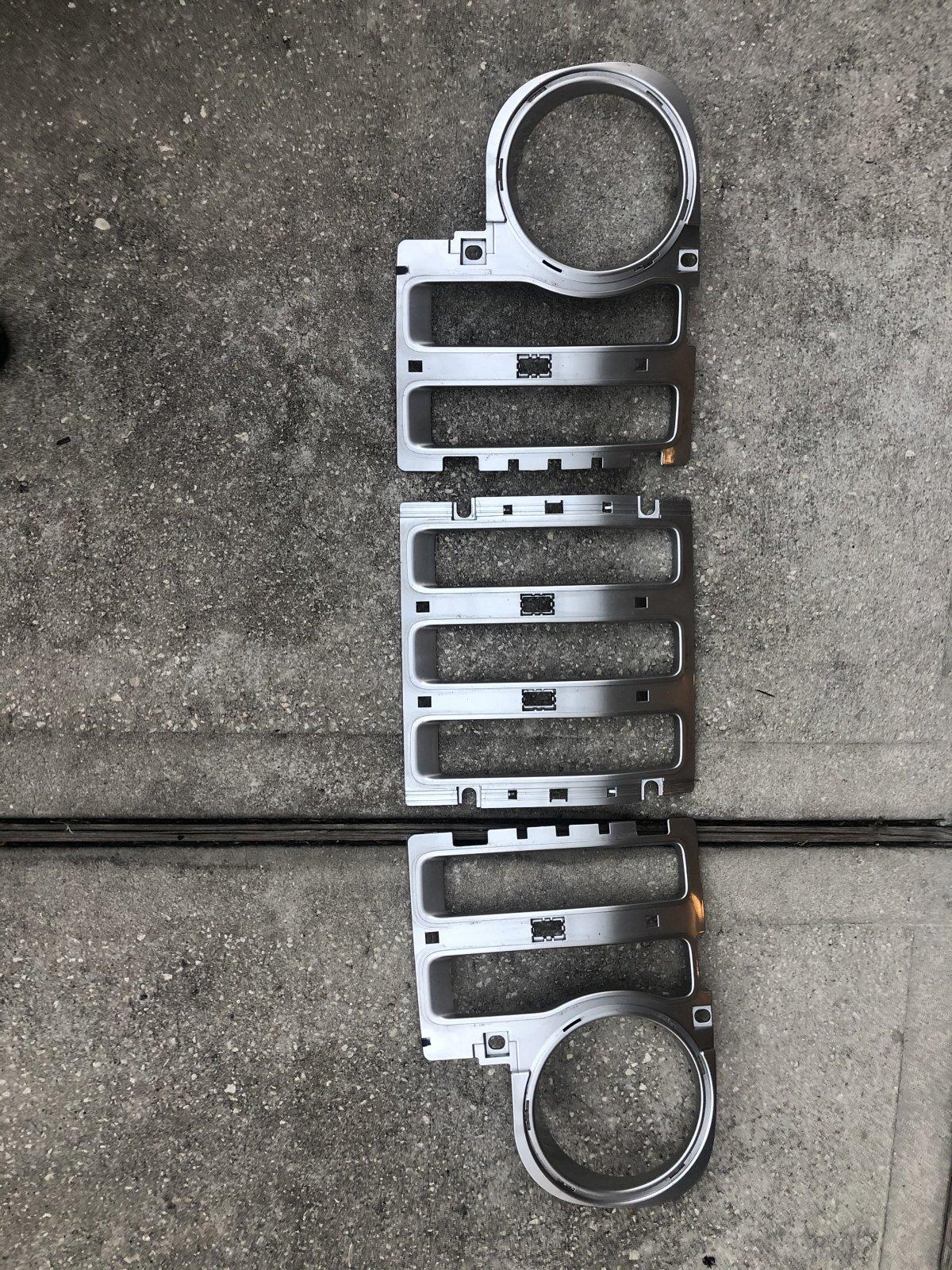 Jeep Wrangler JL Sahara JL grill insert 7F251110-B191-4074-8B8F-B4BDF75CC26E