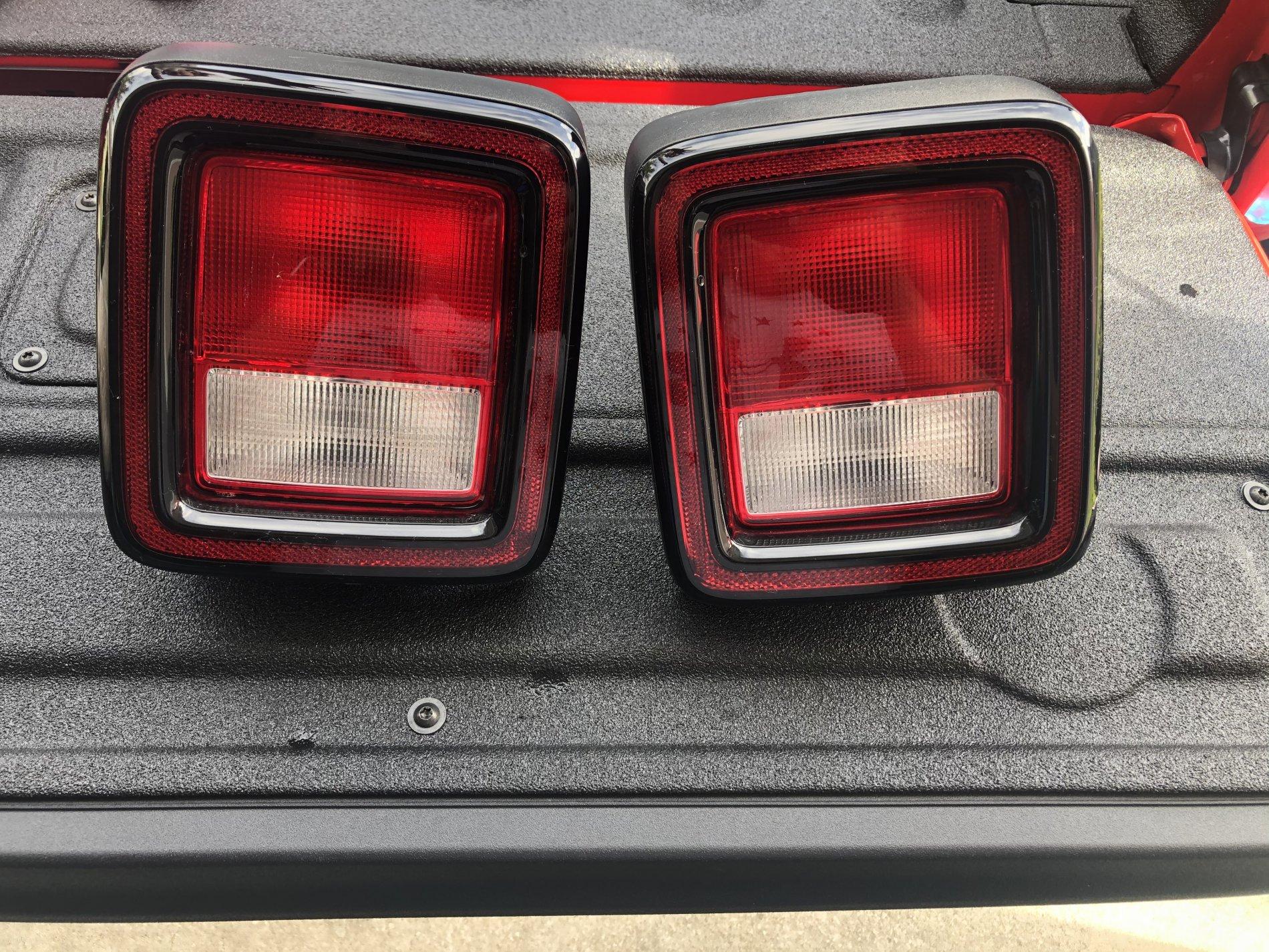Jeep Wrangler JL Oem halogen taillights 03291EAF-34A5-4CFF-BD4D-BC8EDB8DD8A9
