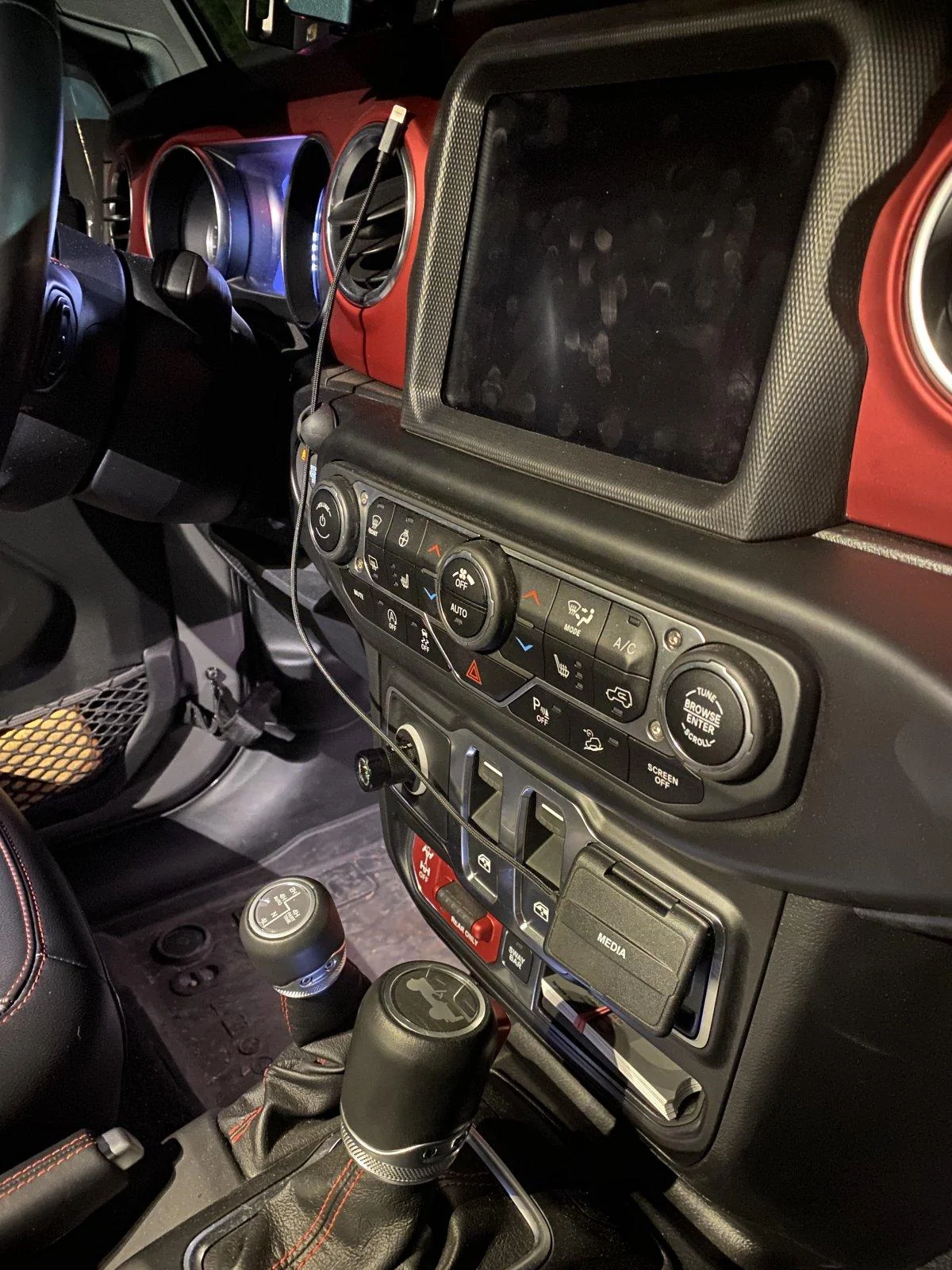 Jeep Wrangler JL Different interior Knobs - US vs. european models - Why? JL european Knobs