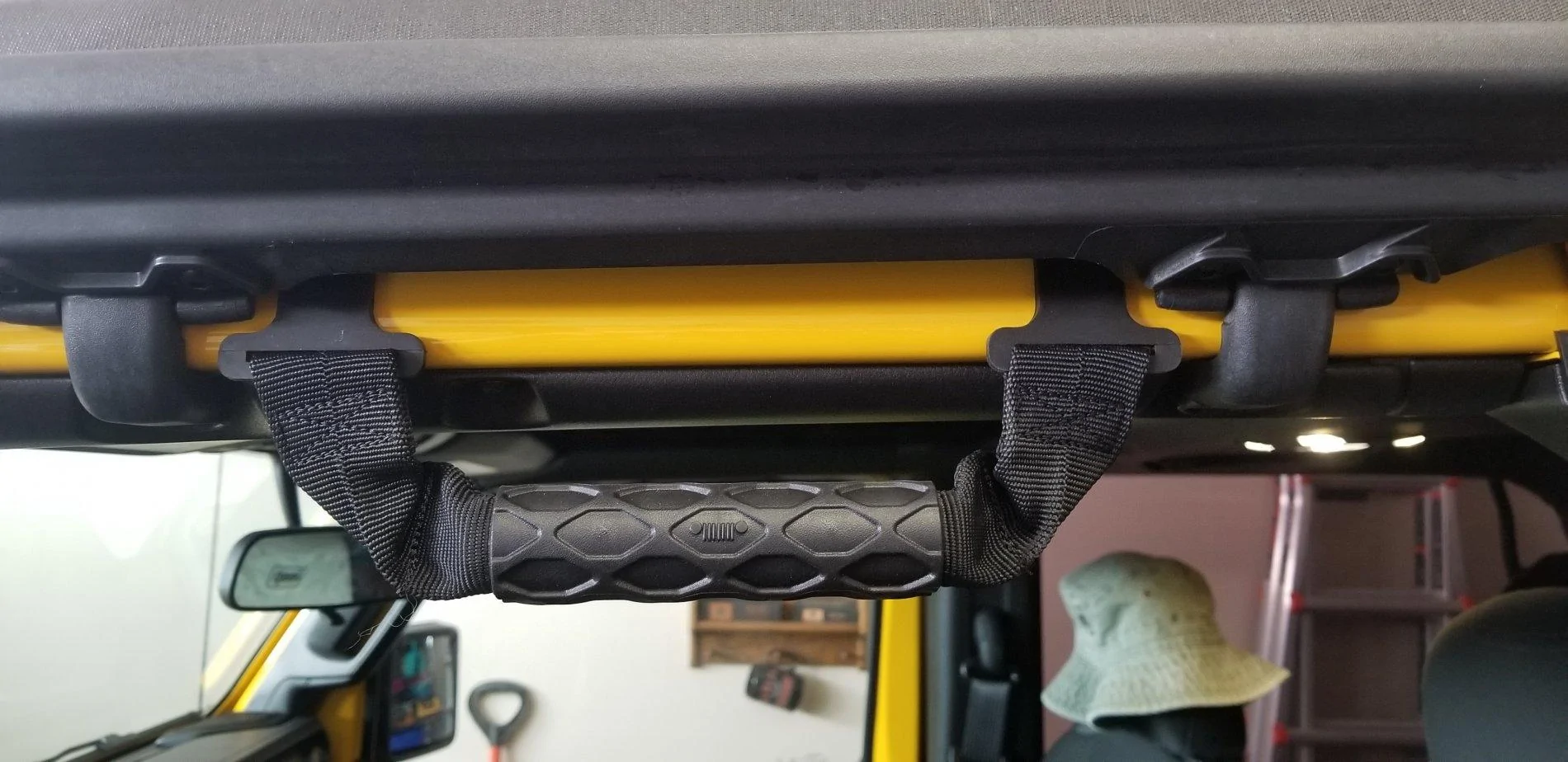 Jeep Wrangler JL Mopar bolt on grab handles 20210103_124757
