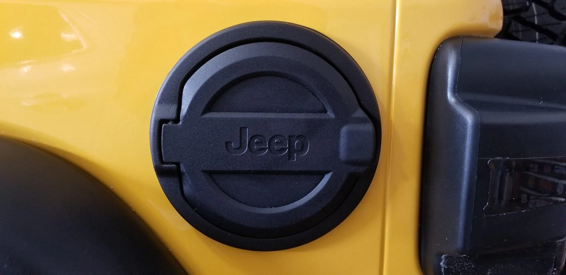 Jeep Wrangler JL Fuel door 20210103_131121