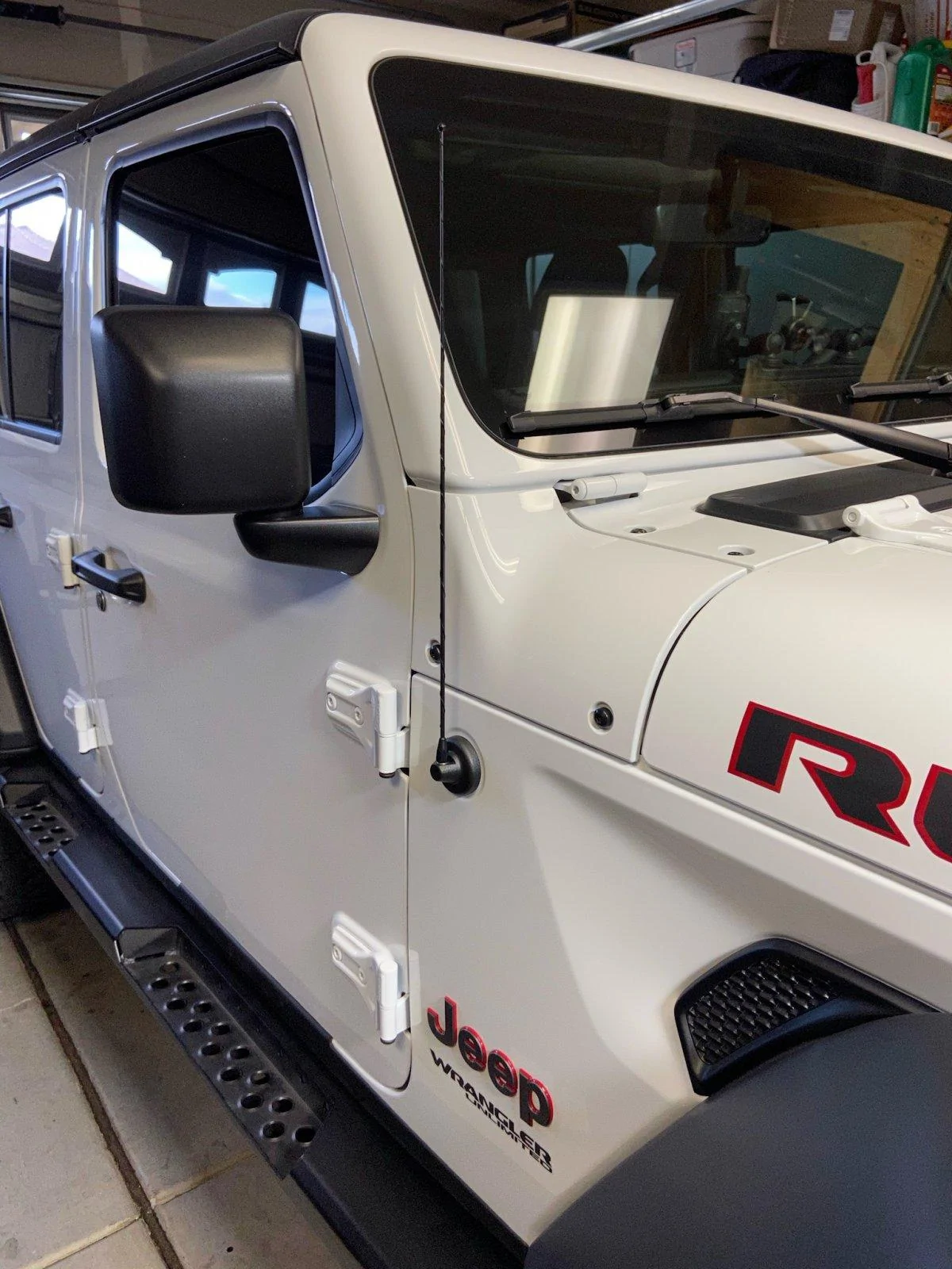Jeep Wrangler JL Silver antenna when everything else is black? DB6C6832-B95D-44E2-9A05-CAECCA842246