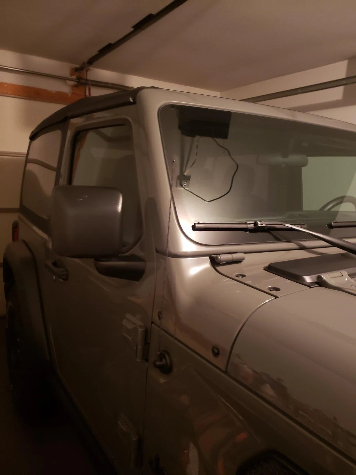 Jeep Wrangler JL Silver antenna when everything else is black? 16097046629826566062475484813144