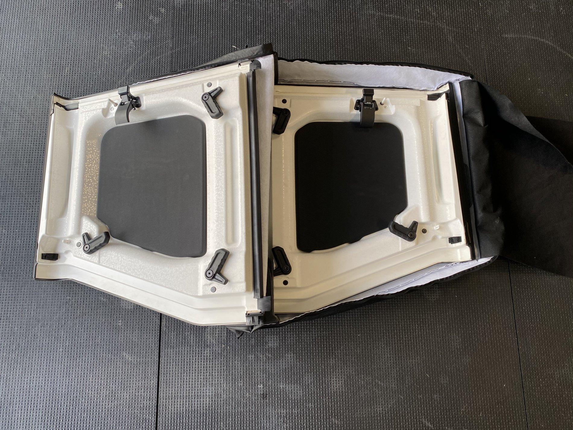 Jeep Wrangler JL JLU Textured Hardtop with Headliners E03E5028-EE21-4206-8DCC-B35A79B44B99