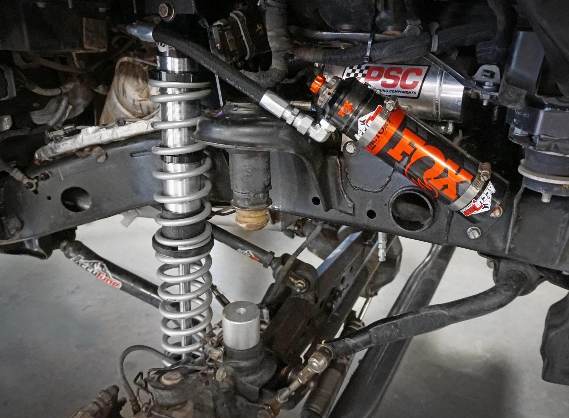 Jeep Wrangler JL Fender liners JL-2.5-front-coilovers_01-scaled