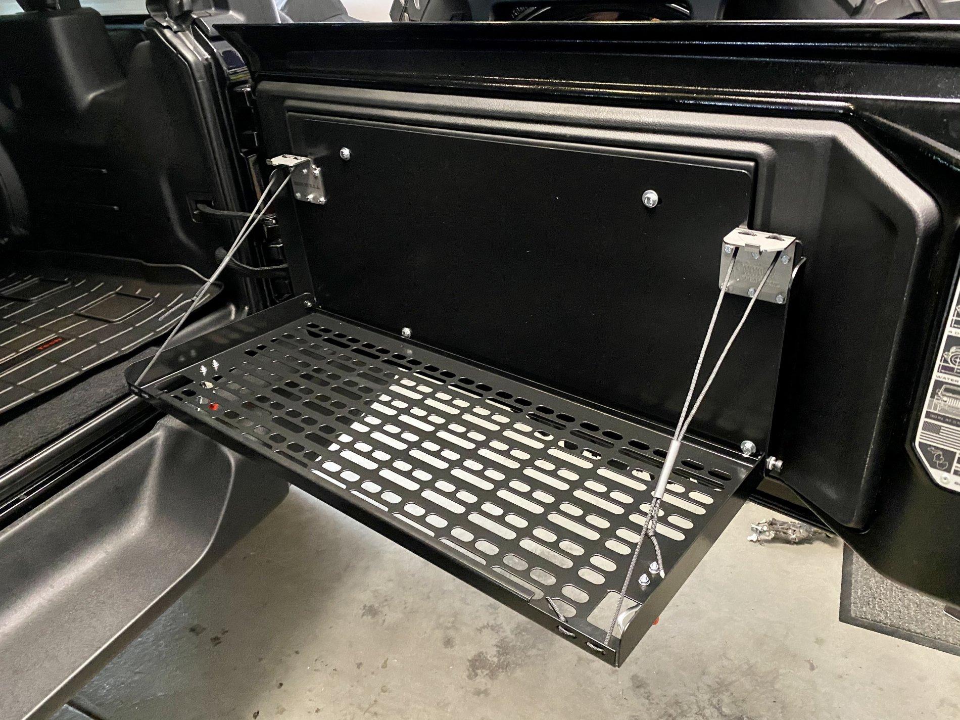 Jeep Wrangler JL Springtail folding tailgate table BDDC1F27-80BA-4962-A0C2-43BE8CEC9BDE