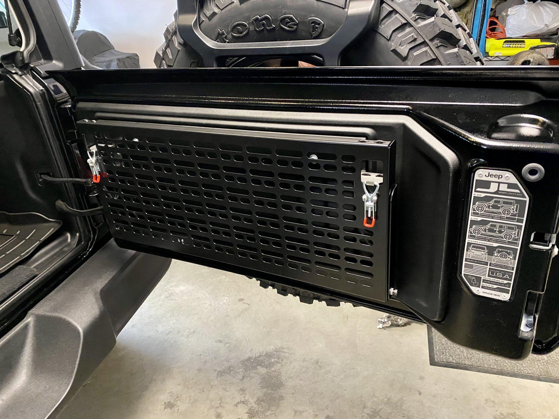 Jeep Wrangler JL Springtail folding tailgate table 8954ADAE-935A-4DFF-A2EC-915ECF96DD80