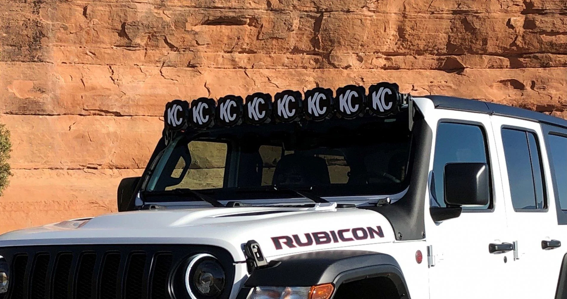 Jeep Wrangler JL KC Hilites Gravity Pro6 covers KC Light Bar 2