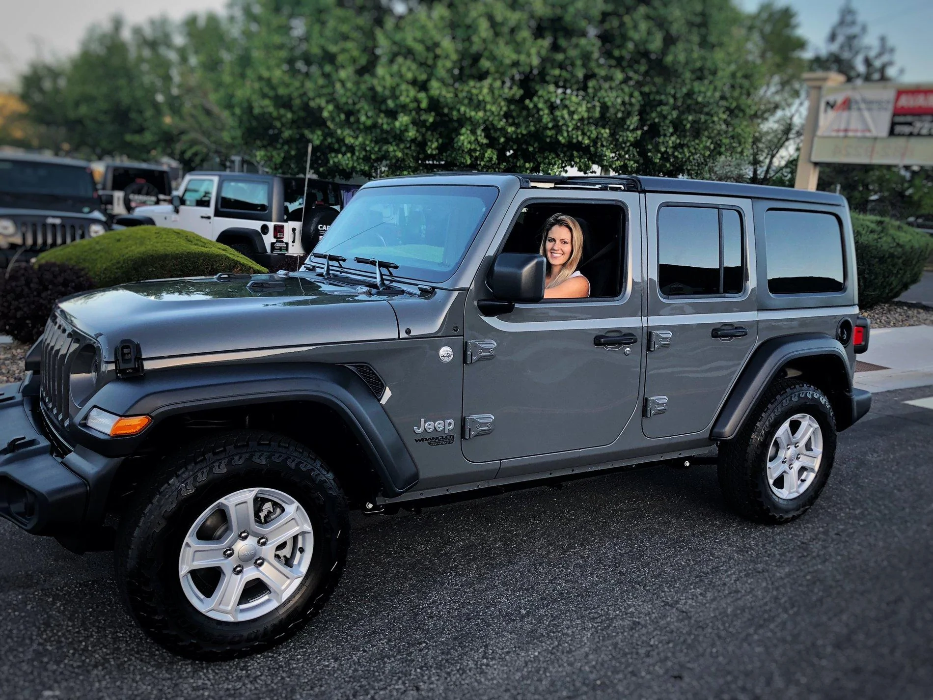 Jeep Wrangler JL STING GRAY Wrangler JL Club C924931A-94B8-43CF-A770-A560A8CE8076