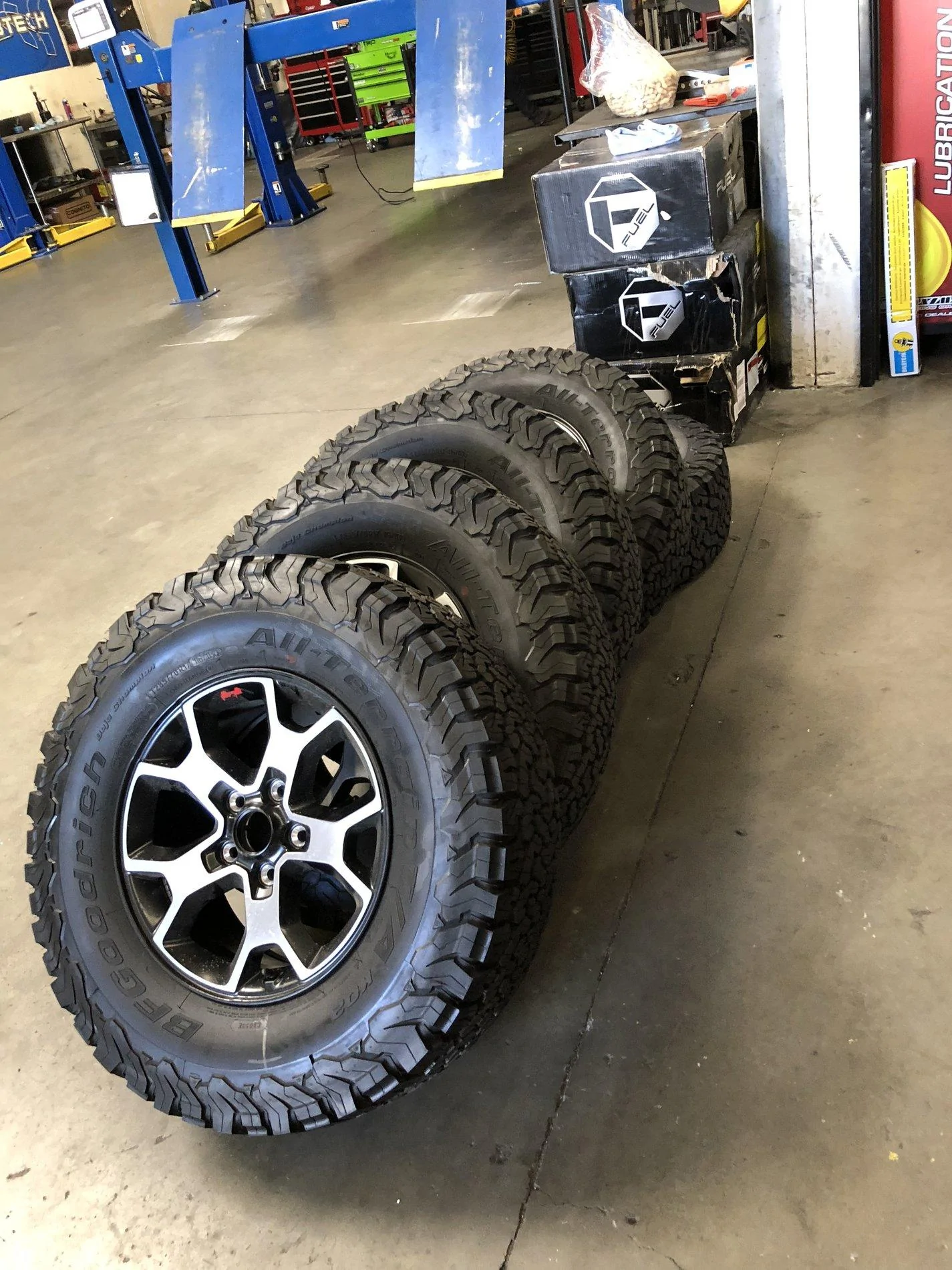 Jeep Wrangler JL Rubicon wheel & Tire Take off’s A999FA04-552F-49D7-8862-09332D25E58C