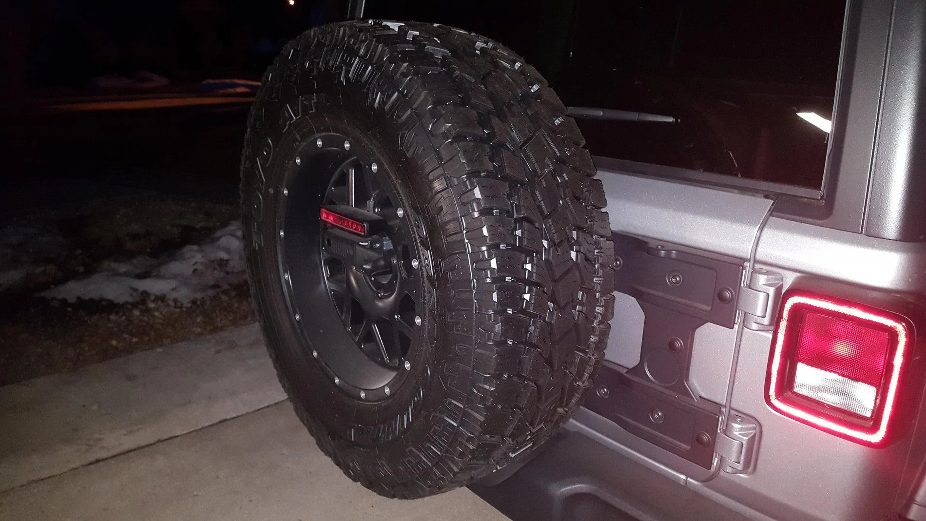 Jeep Wrangler JL Oversize Spare Tire Covers? rear wheel2