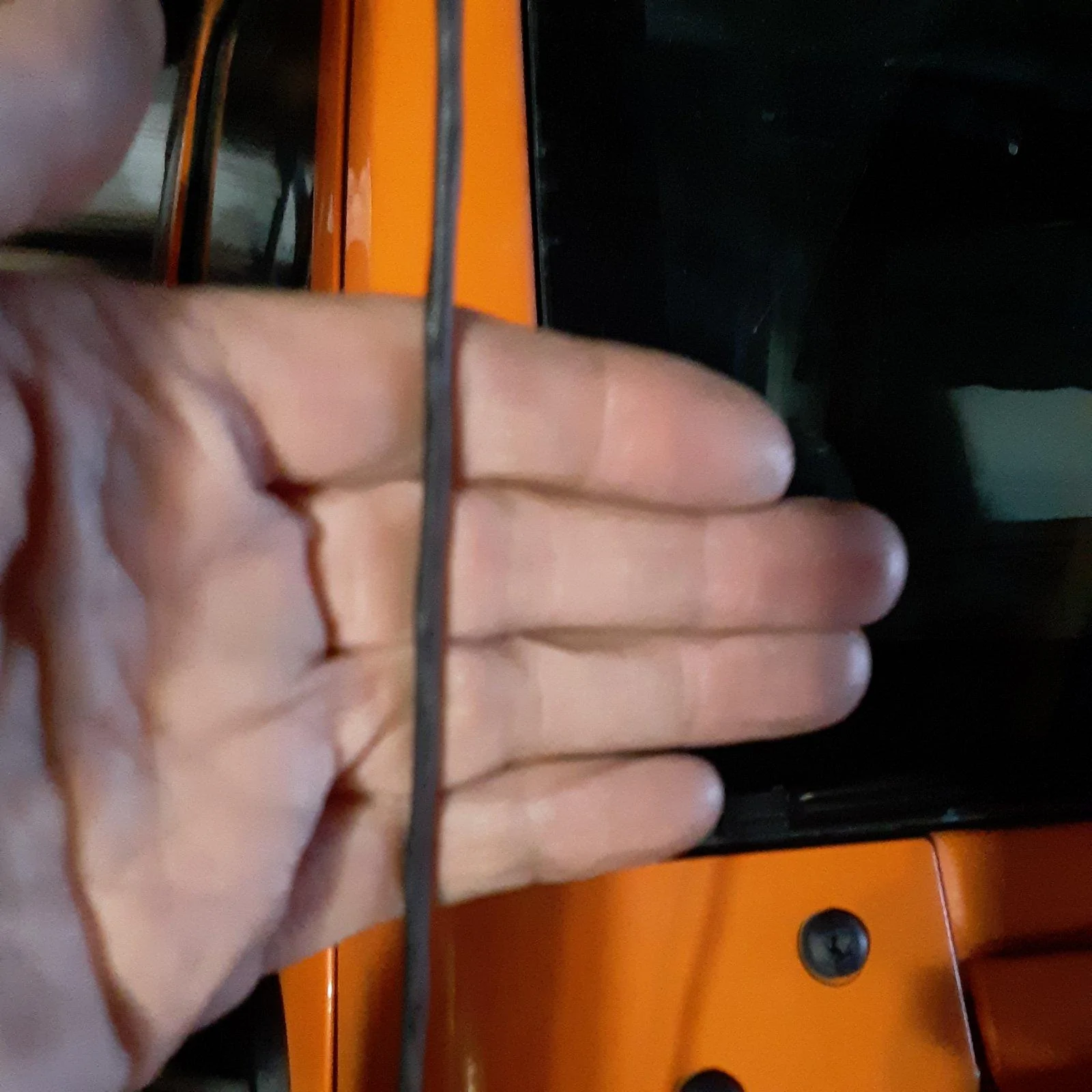 Jeep Wrangler JL Silver antenna when everything else is black? antenna