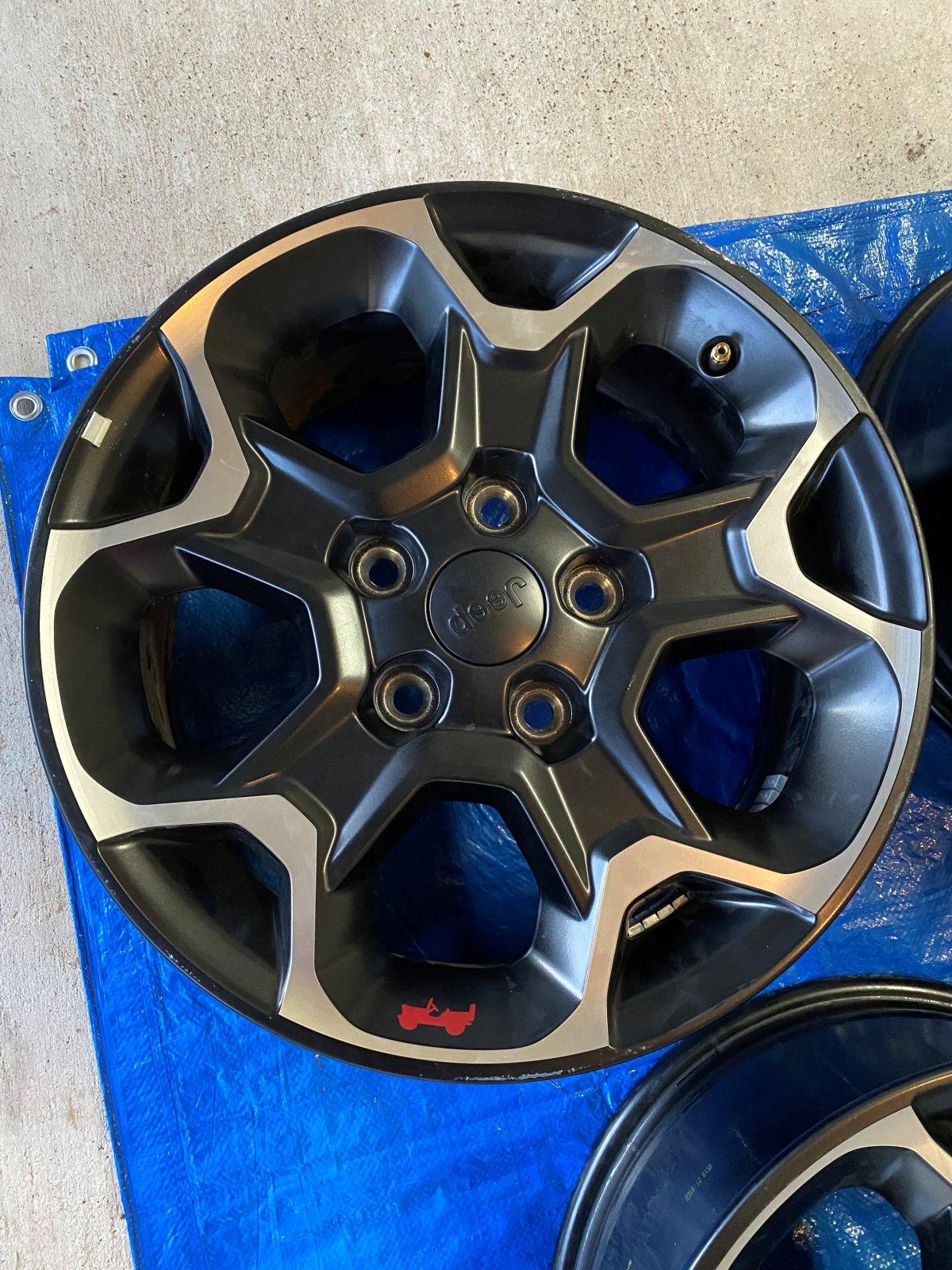 Jeep Wrangler JL (5) 2020 Rubicon Recon Wheels - Mint Condition IMG_0784