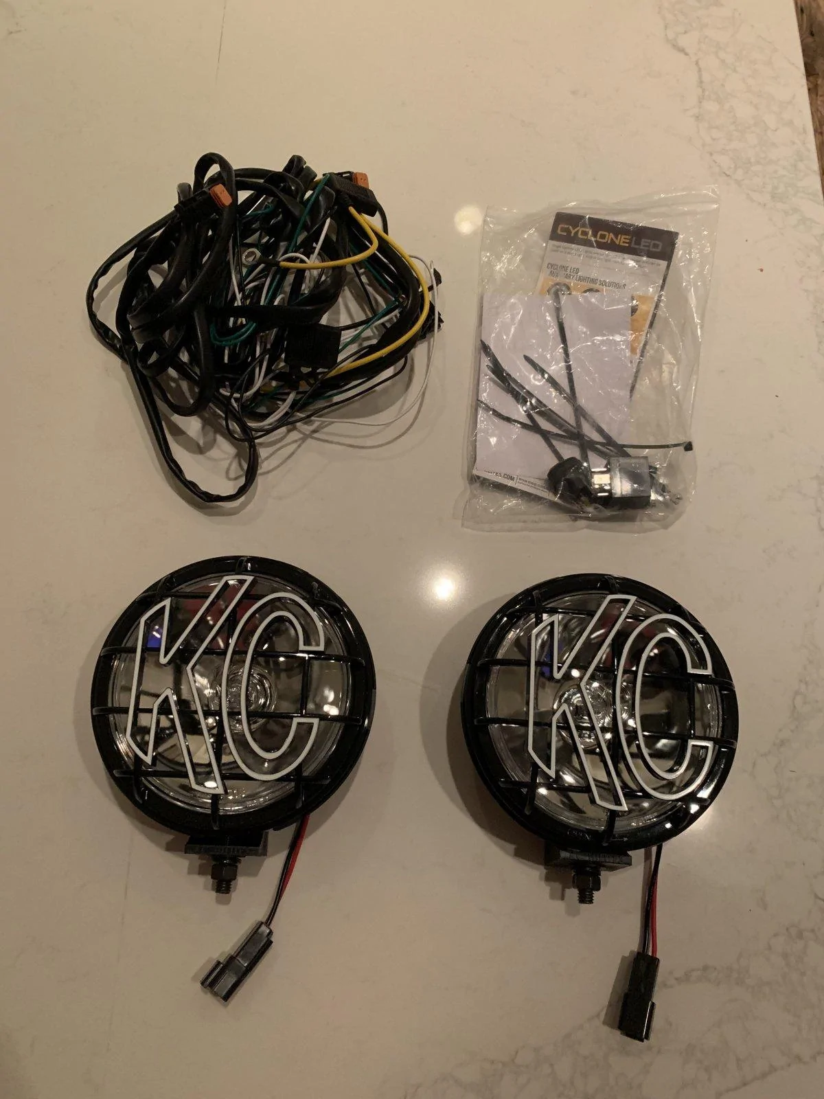 Jeep Wrangler JL BRAND NEW KC APOLLO 6" HALOGEN IMG_5270