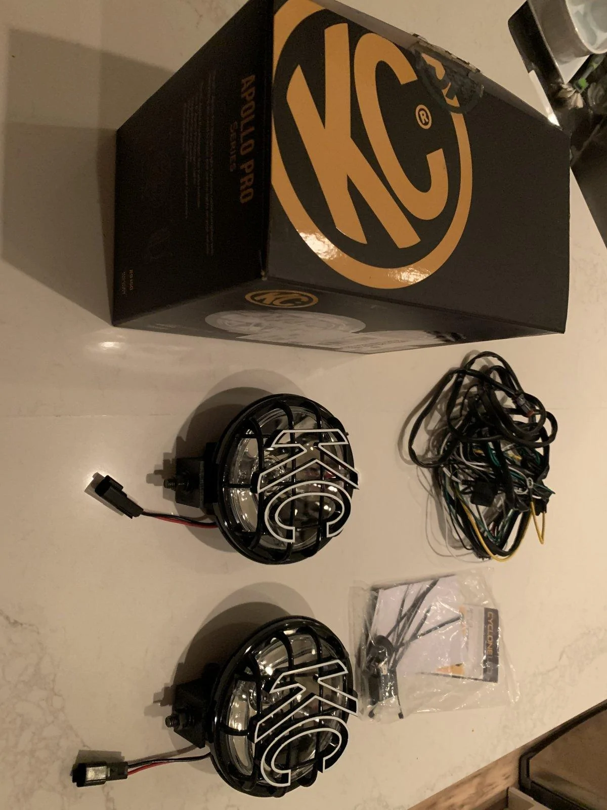 Jeep Wrangler JL BRAND NEW KC APOLLO 6" HALOGEN IMG_5272