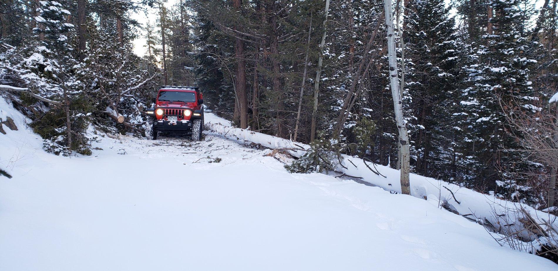 Jeep Wrangler JL Who's breaking trail? 3Coming through1