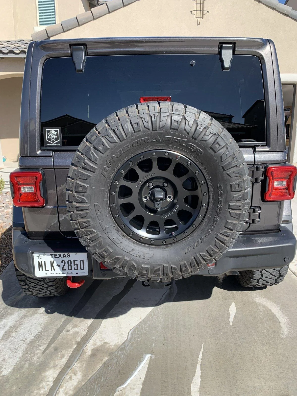 Jeep Wrangler JL Method 35 wheels and light bar F165122D-828D-4D8C-9C70-66D5C8EA4E92