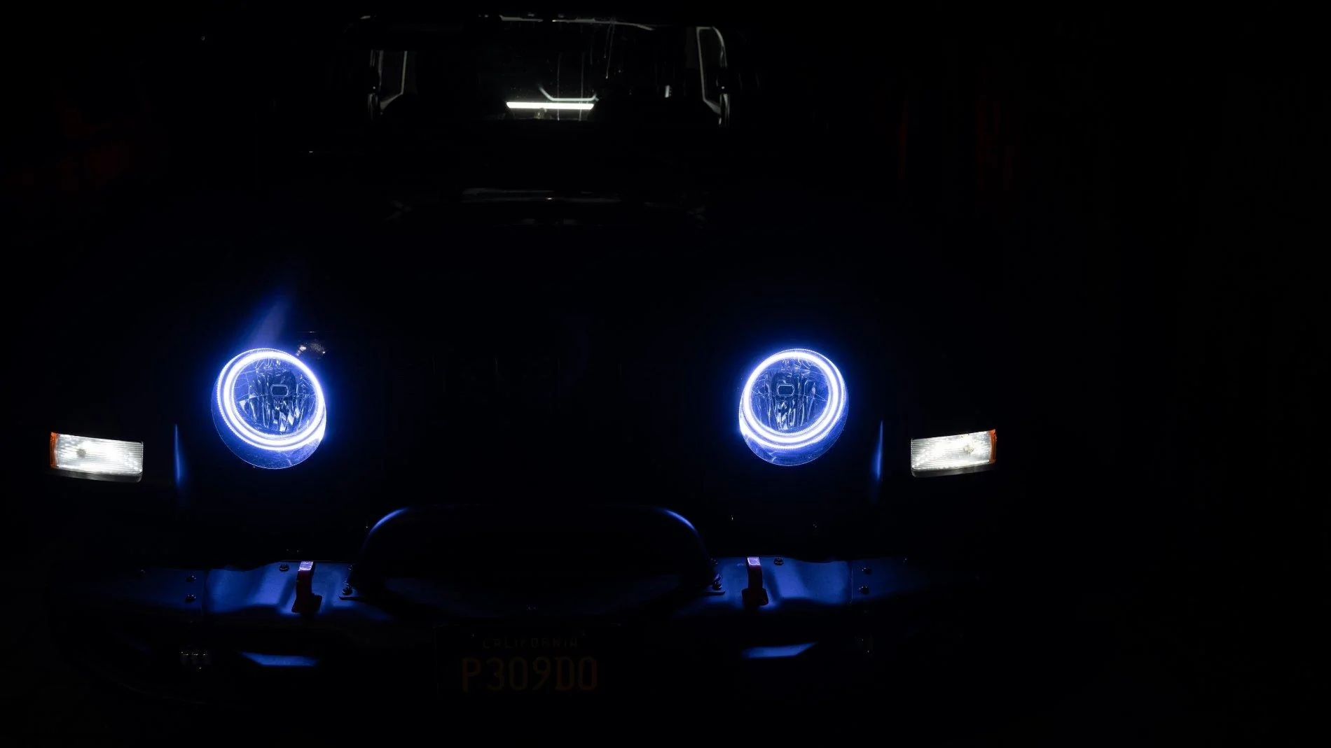 Jeep Wrangler JL Oracle surface mount halos... Warning. DSC01501