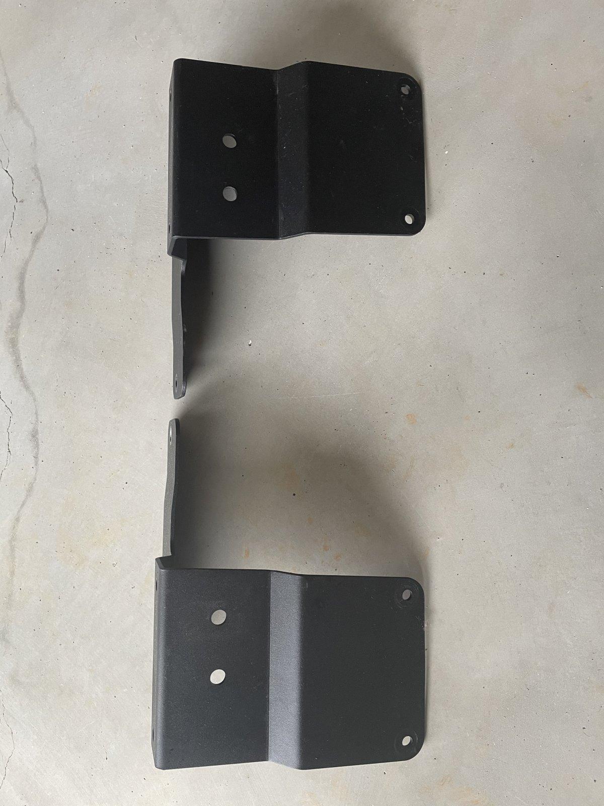 Jeep Wrangler JL Mopar Mounting Bracket Lower A-Pillar 452676C6-92D0-4041-9CFA-8C38C9B29231