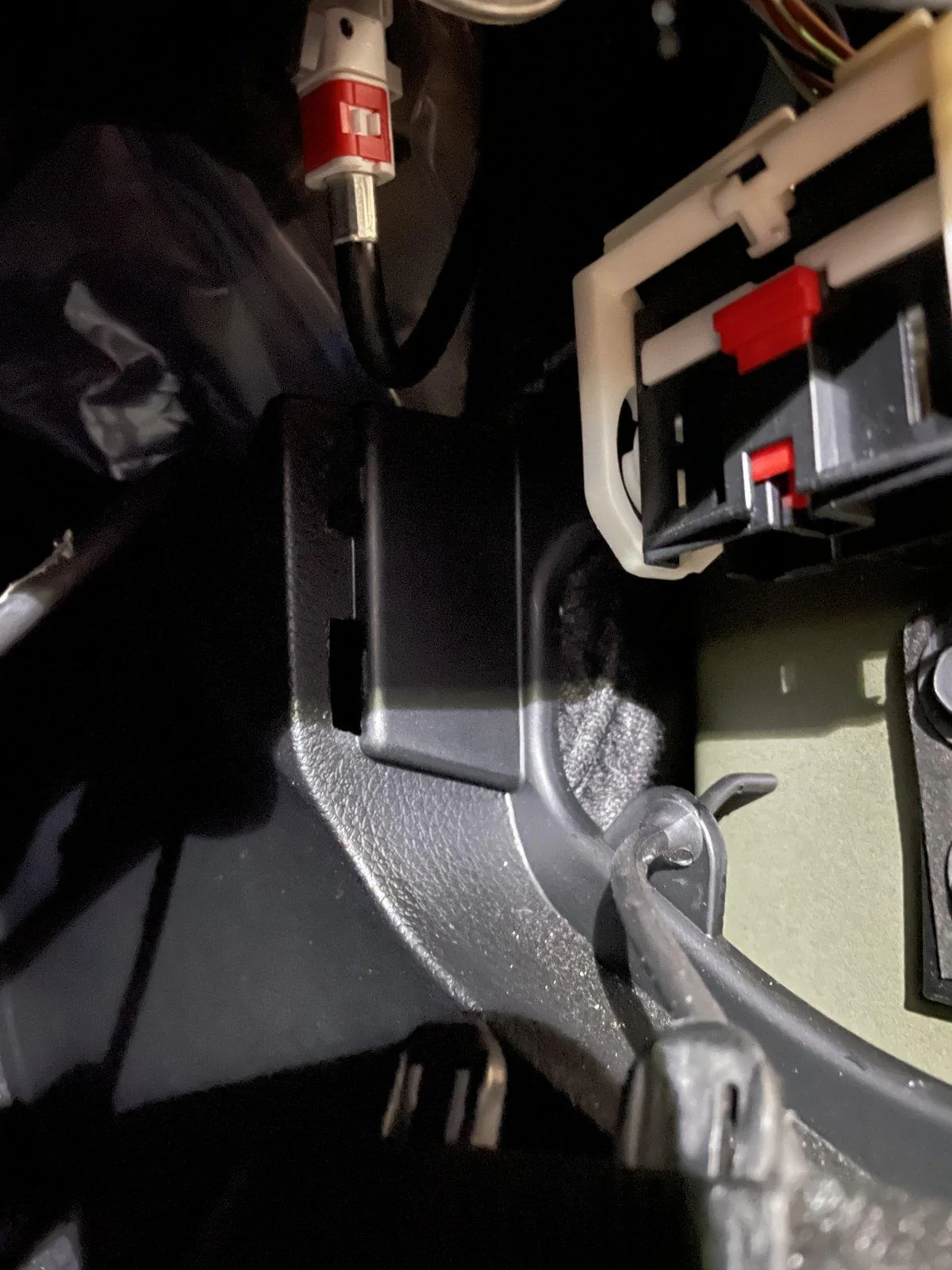 Jeep Wrangler JL Need help inside aux wires F718FD6A-3345-4960-A5DF-BDAC1B270F18