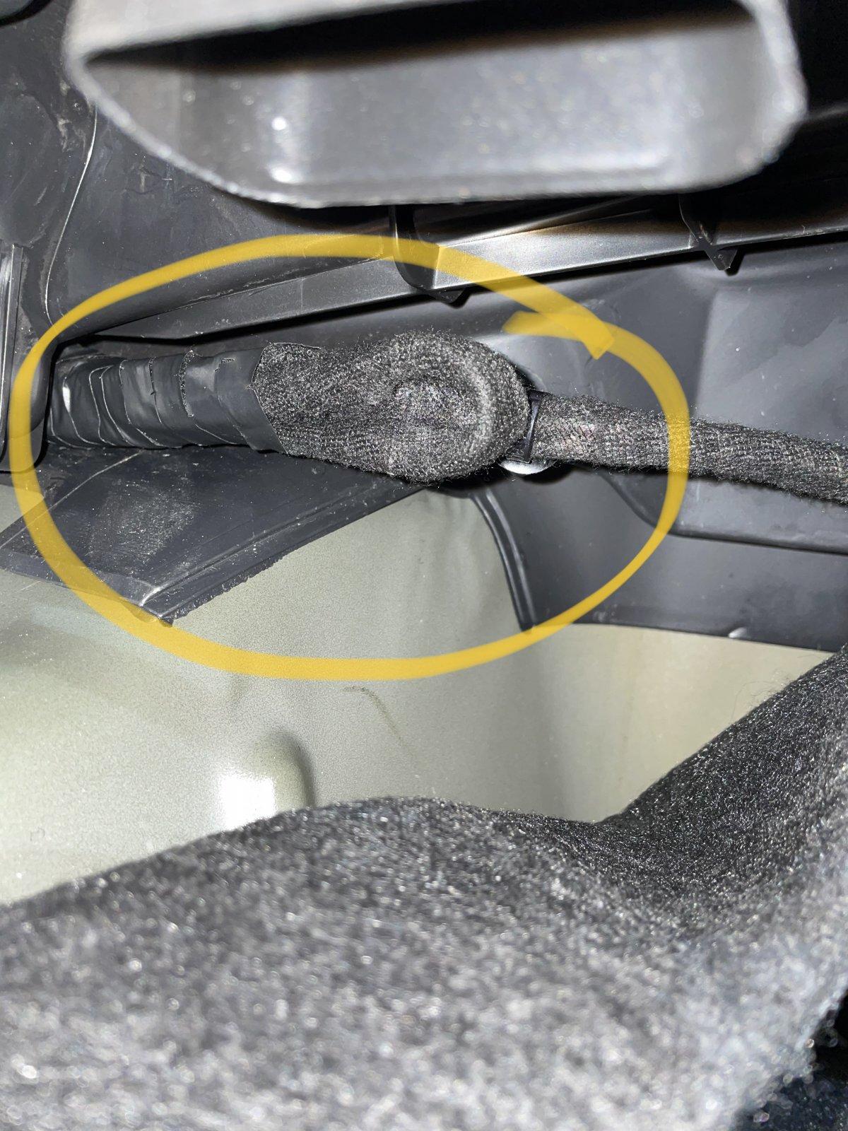 Jeep Wrangler JL Need help inside aux wires 6C2887B2-903E-47AC-88E4-527A48CCBF95