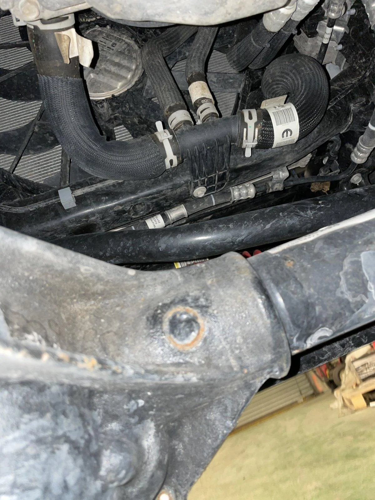 Jeep Wrangler JL "HOLES" on Front DIFF? '18 Sahara IMG_2458