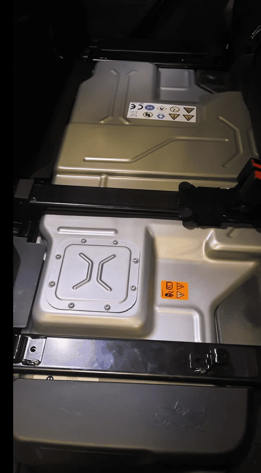 Jeep Wrangler JL Cover Over Battery Compartment? 1612208946012