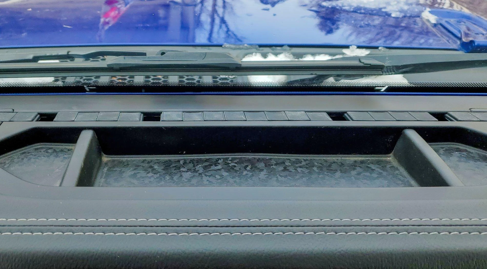 Jeep Wrangler JL Question regarding the Windsheld defrost Defroster plugs-2