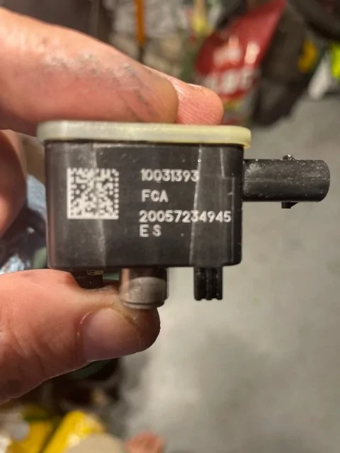 Jeep Wrangler JL Locker Position Sensor Potting - DANA 44 IMG_0080