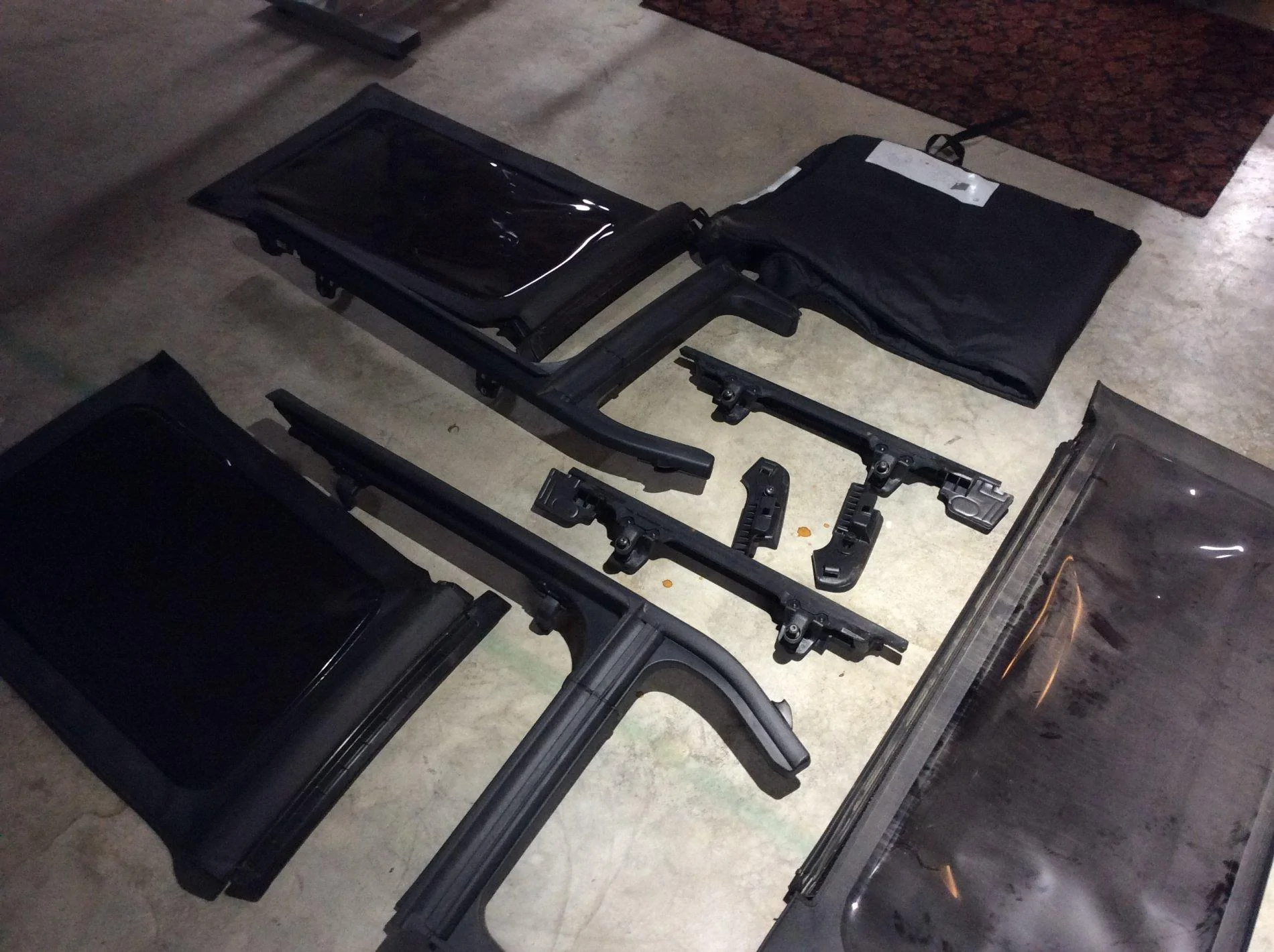 Jeep Wrangler JL 2020 JLUR complete soft top 664CDBFA-49C9-4EA3-9AA6-BA705C56F871