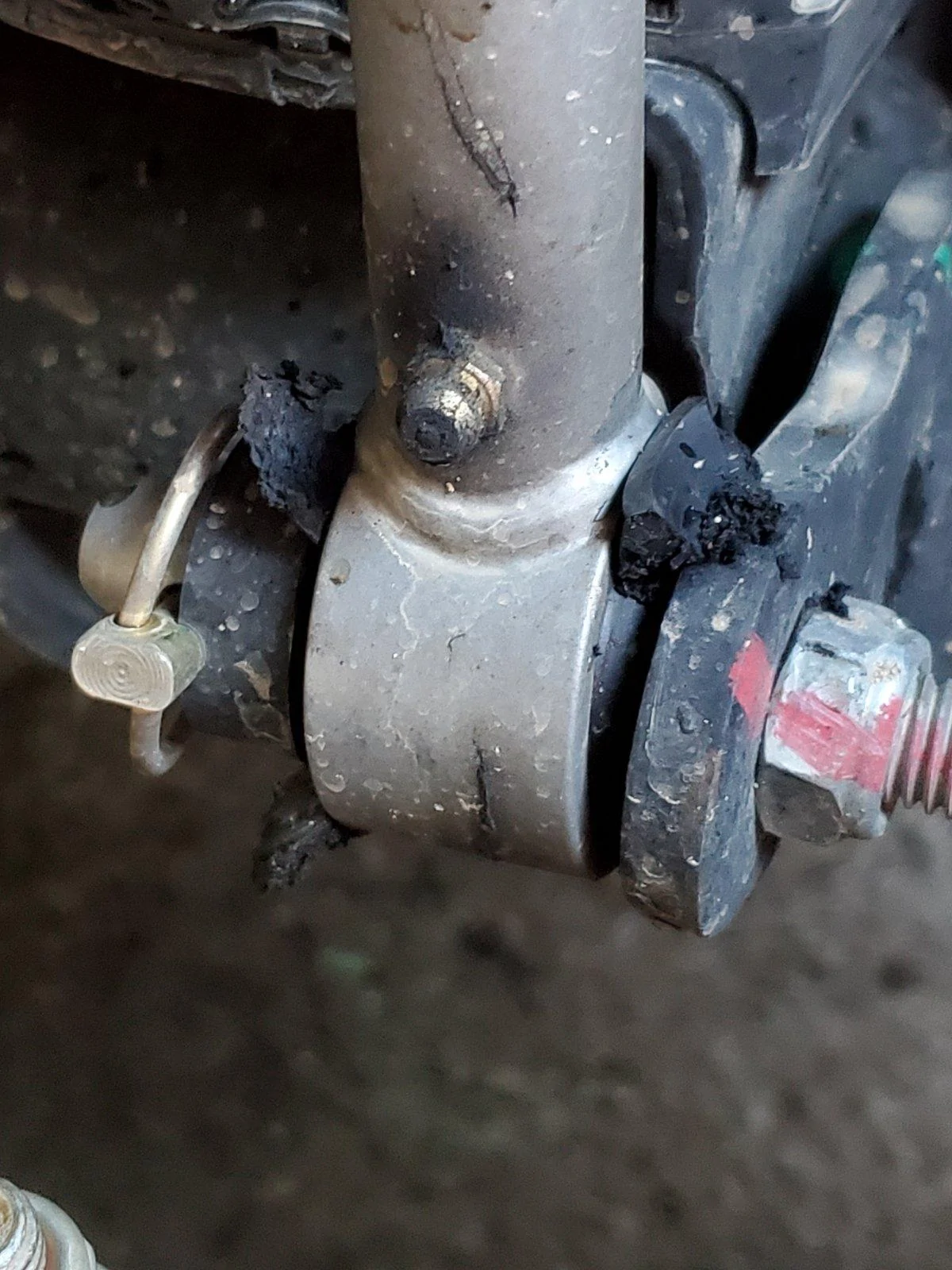 Jeep Wrangler JL Need help figuring out why my sway bar bushings are mangled 20210207_164737