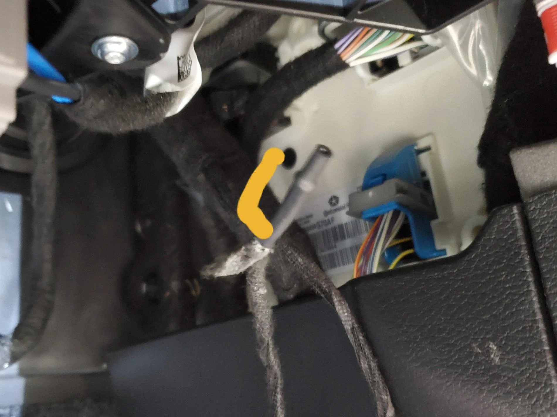 Jeep Wrangler JL Unknown wire passenger side kick panel 20210208_113439
