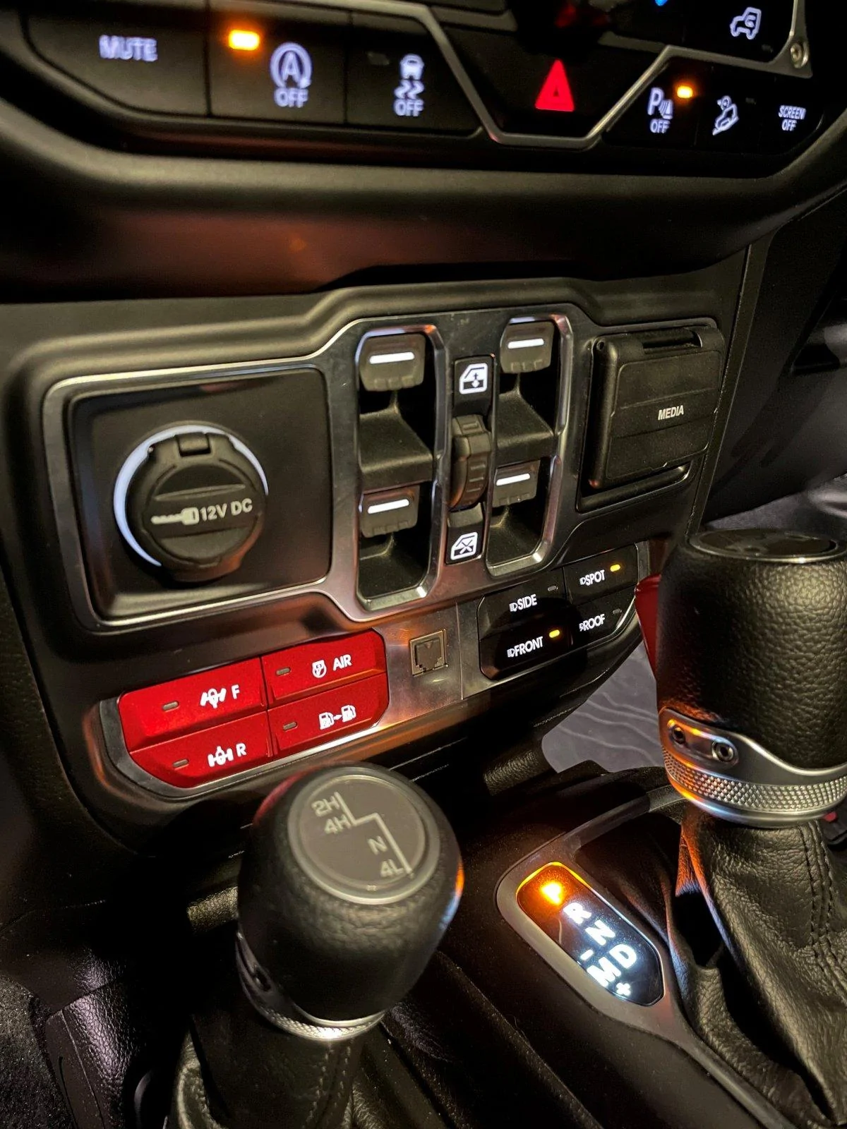 Jeep Wrangler JL aux switch installed IMG_1926