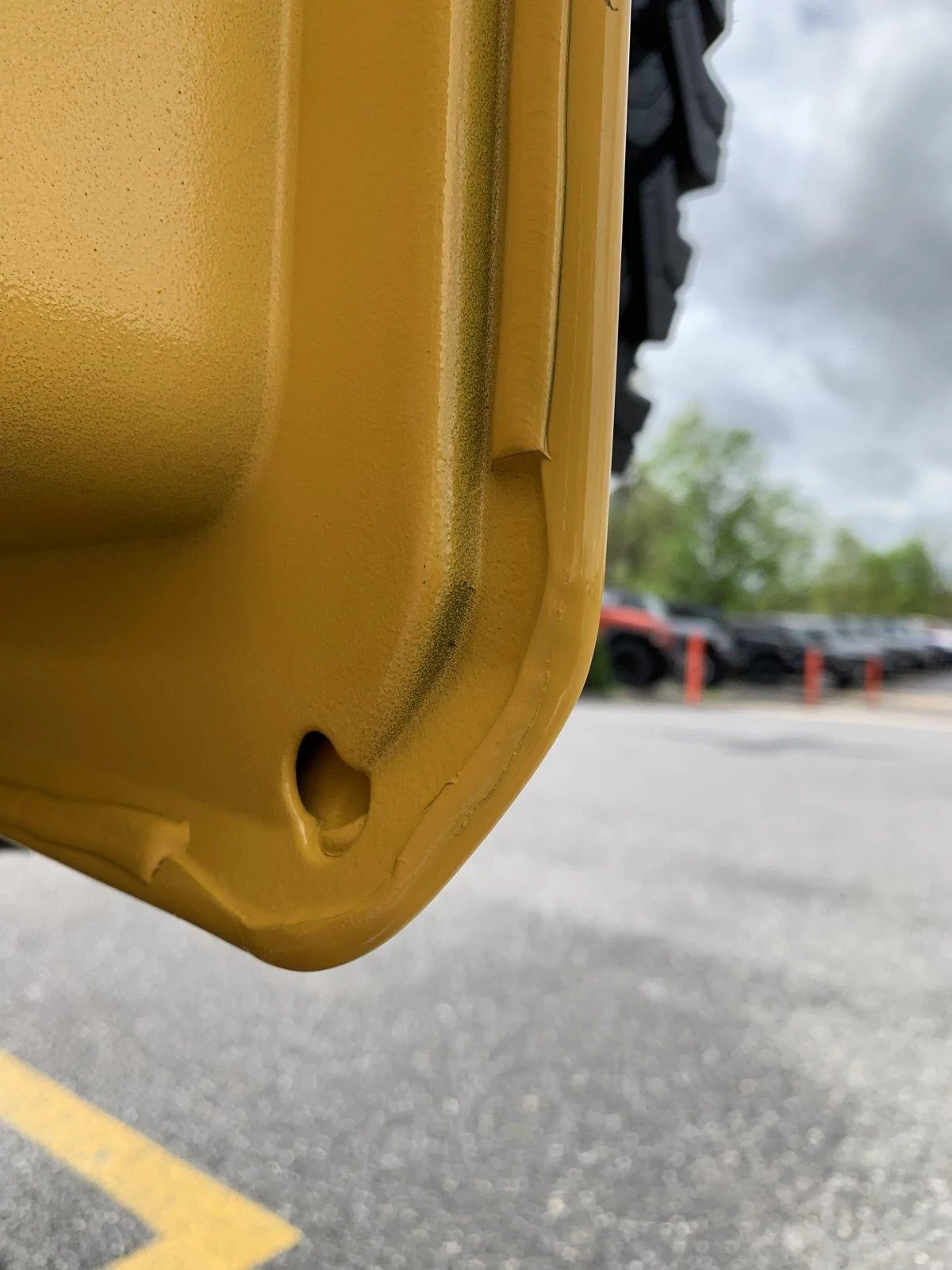Jeep Wrangler JL Bubbles in Paint at Door Hinges tailgate paint