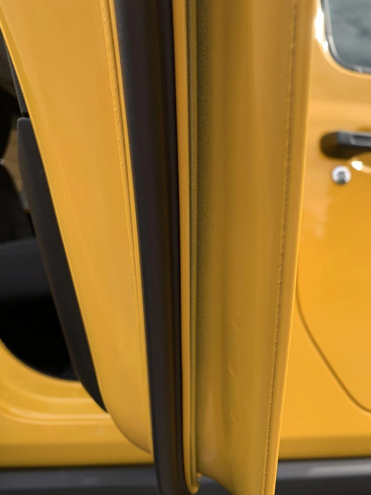 Jeep Wrangler JL Bubbles in Paint at Door Hinges door edg